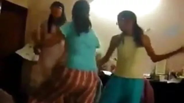 पोर्न ऑनलाइन पंजीकरण नहीं कॉम छात्रावास लड़कियों