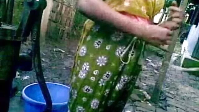 पोर्न ऑनलाइन पंजीकरण नहीं देसी गुलाब गाँव की लड़की बड़े स्तन के साथ स्नान में