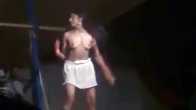 पोर्न ऑनलाइन पंजीकरण नहीं भारतीय मूवी वीडियो लड़की पट्टी नृत्य शो में
