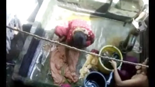 पोर्न ऑनलाइन पंजीकरण नहीं 2 अश्लील सेक्सी महिलाओं के एक साथ स्नान